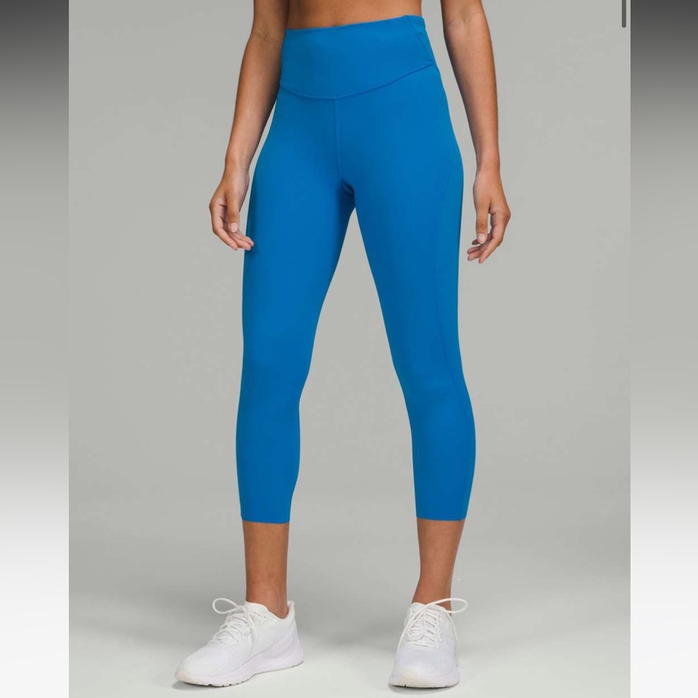 Lululemon Base Pace High-Rise Crop 23" size 6 color Poolside